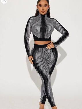 Fashion Nova Black & Gray Geometric Knit Set